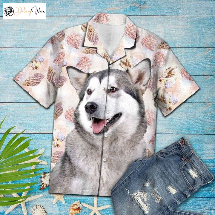 Stylish Summer Hawaiian Shirt Gift for Men Women Fans with Seashells & Alaskan Malamute Portrait – Short Sleeve Aloha Shirt Gift for Men Women Fans