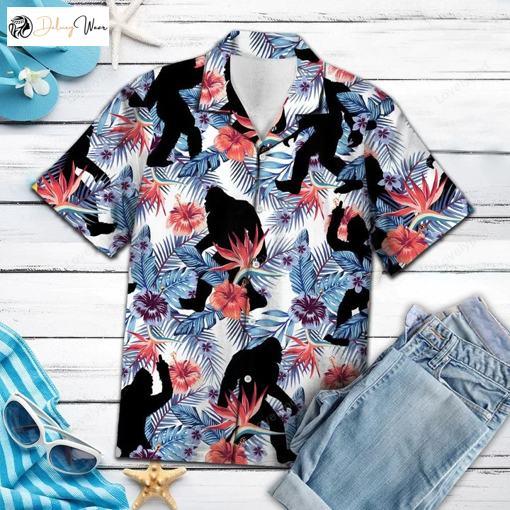 Black Bigfoot Hawaiian Shirt Gift for Men Dad Father Tropical Palm Tree Leaves Summer Vacation Aloha