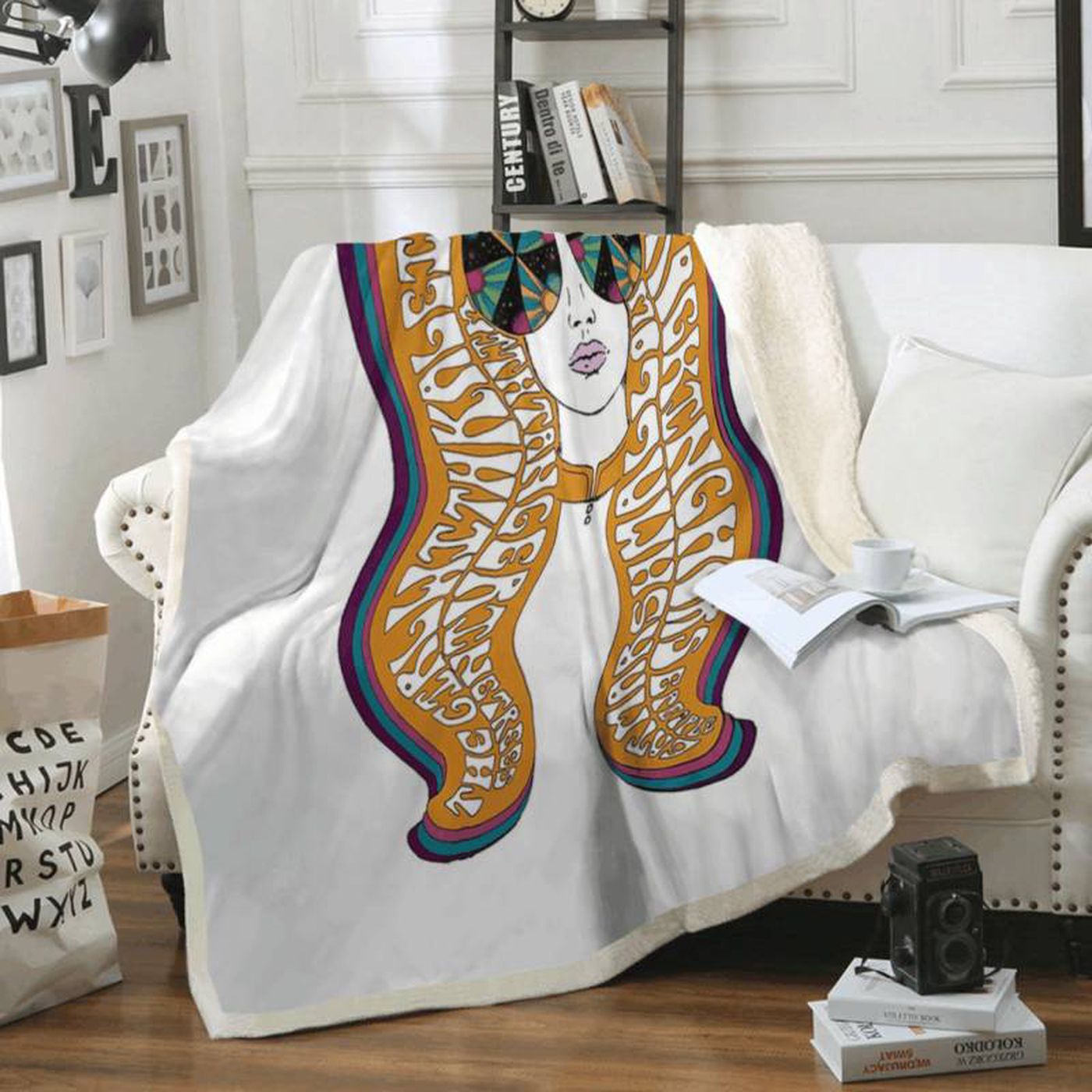 The Beatles Lucy In The Sky With Diamonds Fleece Blanket – Kaleidoscope Design for Ultimate Comfort
