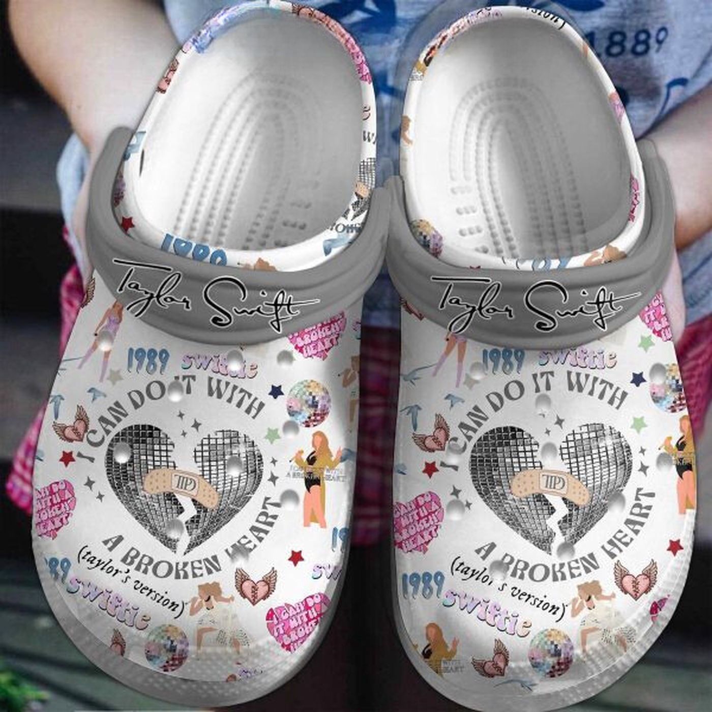 Step in Style with Taylor Swift Classic White Slippers – Special Clogs for Ultimate Comfort