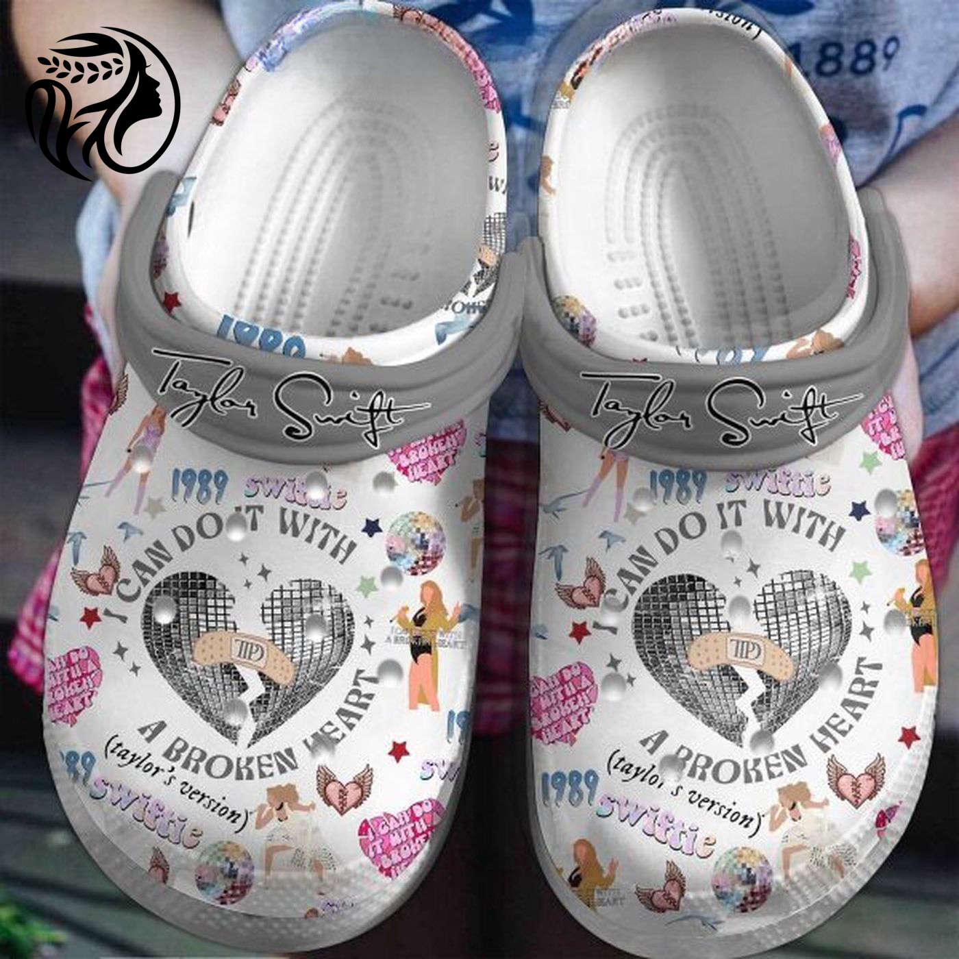 Step in Style with Taylor Swift Classic White Slippers – Special Clogs for Ultimate Comfort